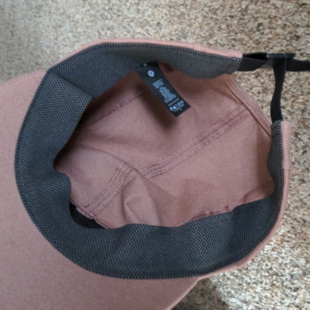 Lululemon hat - Picture 3 of 3